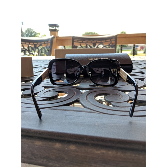 NWT Authentic Womens Burberry Square Sunglasses - Picture 3 of 7